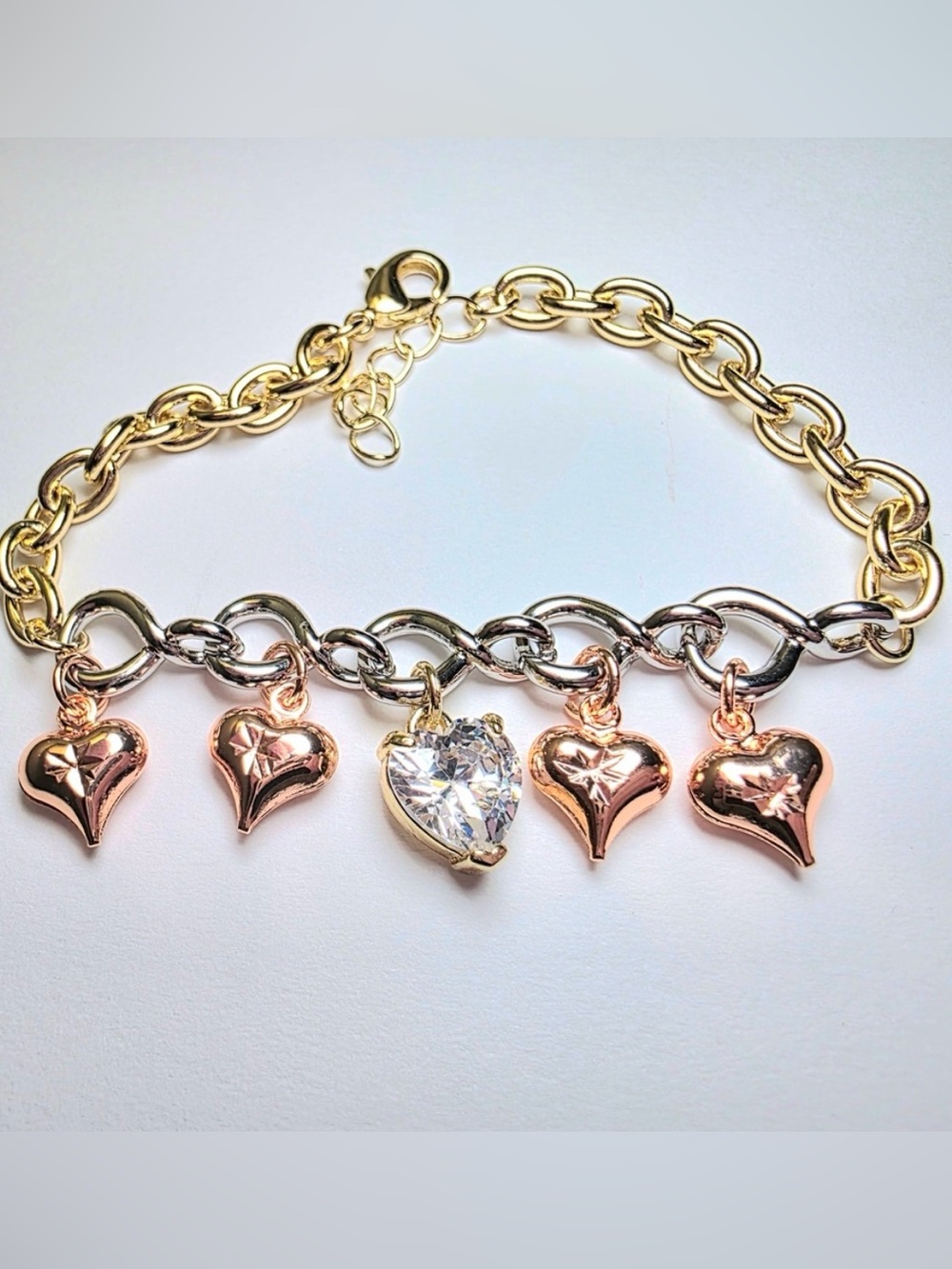 Pretty Bird Jewelry 18kt Gold Plate Heart Charm Bracelet 💛✨✨